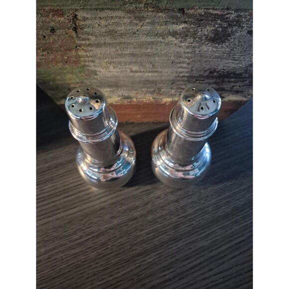 Vintage International Silverplate Salt & Pepper Shakers with Resistant Lining 4" - Picture 2 of 8